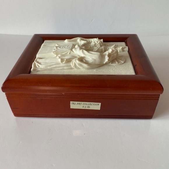 3D Alabaster Religious Plaque Inlaid in Wooden Jewelry Box Vintage - Picture 9 of 10